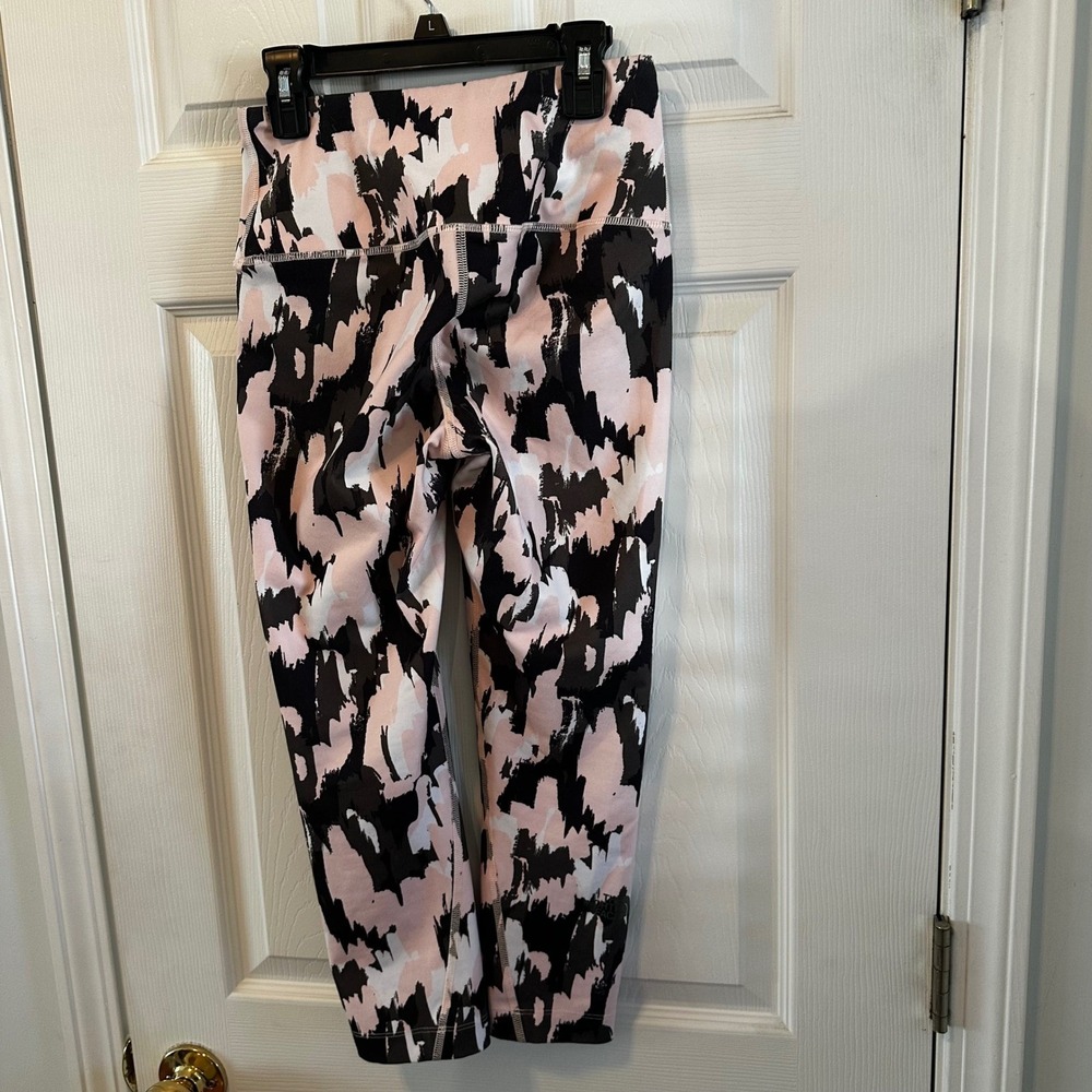 The North Face Womens FlashDry Pink Abstract Camo Cropped Leggings Size S Small - Picture 5 of 8